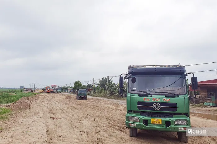 Dự án đường nối Tỉnh lộ 354 đến đường ven biển trên địa bàn huyện Kiến Thụy, Tp.Hải Phòng, hiện đang chậm tiến độ vì thiếu nguồn cát san lấp (Ảnh: Thái Phan).